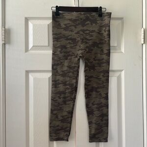 NWOT SPANX Look At Me Now Camo Cropped Shaping Legging Desert Camo XL